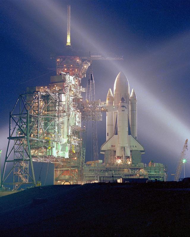 exposition nocturne de la navette spatiale Columbia pour sa 1ere mission STS-1 od 