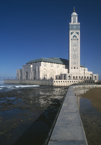 Hassan II Mosque, built 1986-93 (photo)  od 