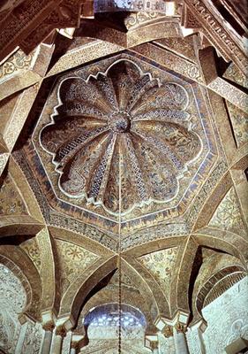Interior of the dome over the mihrab, 965 AD (photo) (see also 88985) od 