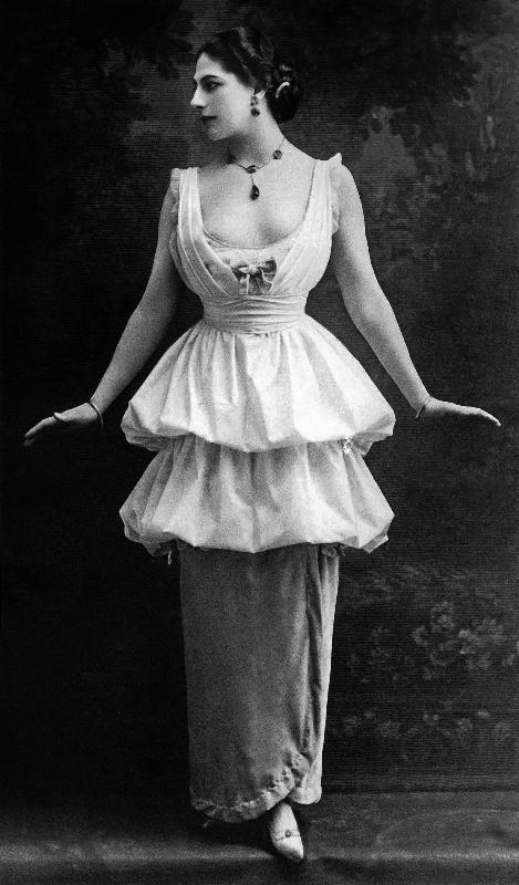 Margaretha Geertruida Zelle called Mata Hari dutch dancer and spy for the Germany od 