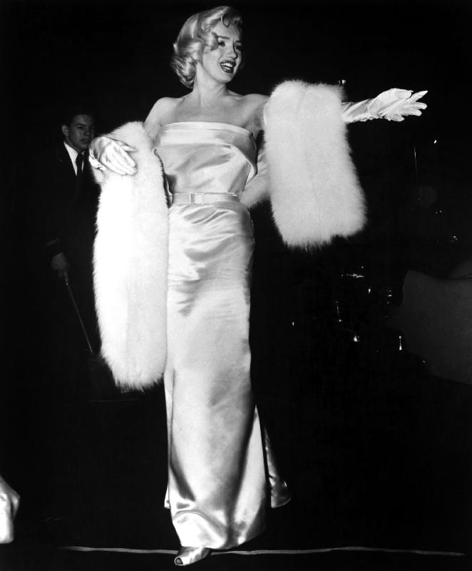 Marilyn Monroe at premiere of film Call Me Madam od 
