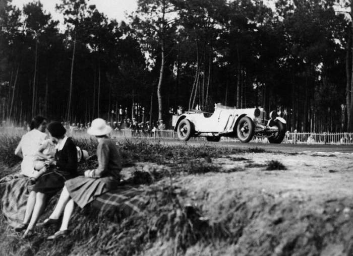 Mercedes-Benz SS in action at the Le Mans 24 Hours, France.Women spectators watch the car of Rudolf  od 