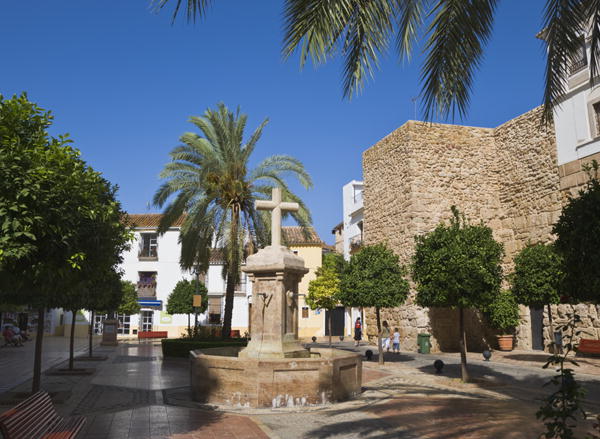 Plaza de Santa Maria de la Encarnacion and section of old city walls, Marbella, Malaga, Costa del So od 