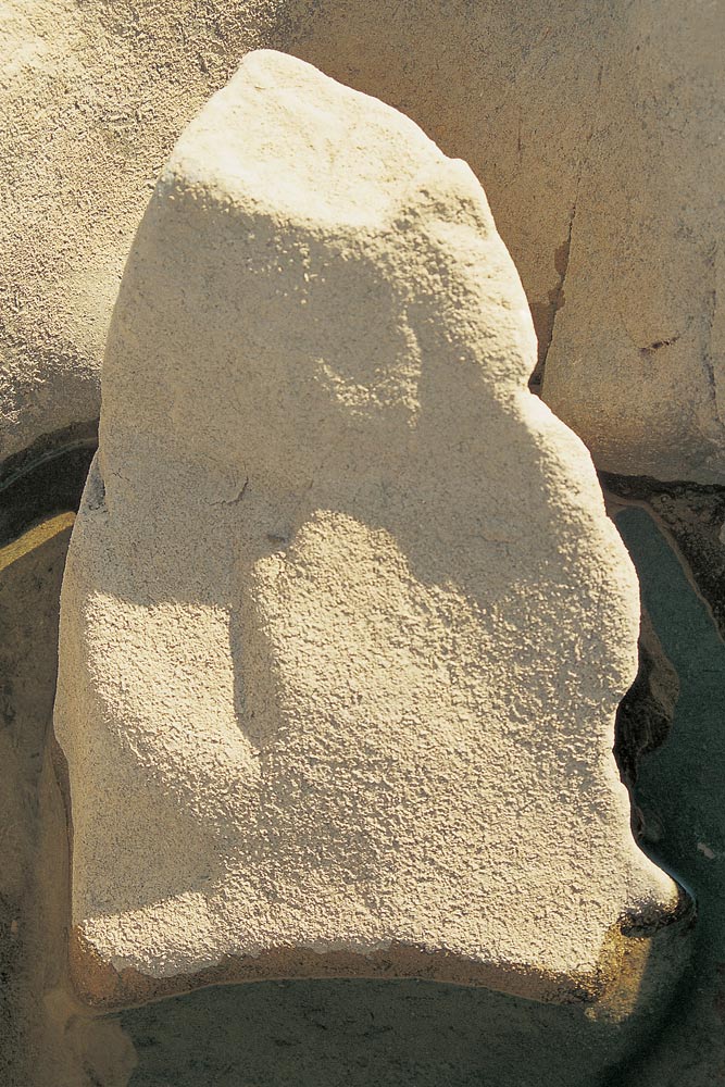 River side rock sculpture, Ghadoi (photo)  od 