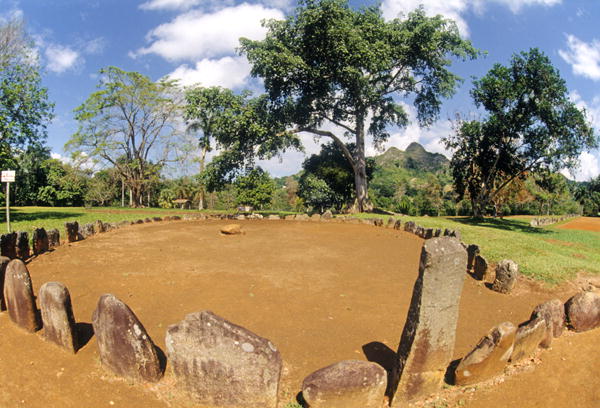 Stone circle, Chican-Taino culture (photo)  od 