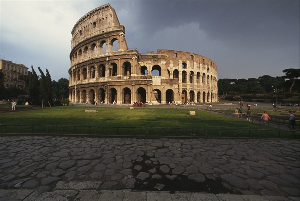 The Colosseum, built 70-80 AD (photo)  od 