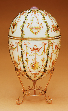 The Kelch Bonbonniere Egg Shown In A Gold Egg-Stand Of Scroll Design, By Faberge 1899-1903 od 