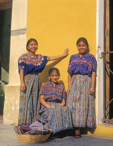 Three Guatemalan ladies (photo)  od 