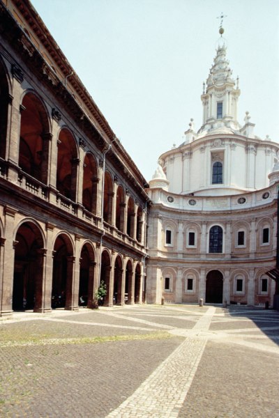 View of the facade and the court designed by Francesco Borromini (1599-1667) (photo) od 