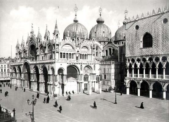 View of the Church of S. Marco and Palazzo Ducale (b/w photo) od 