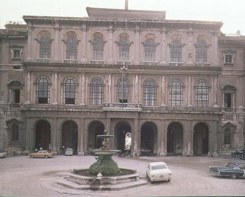View of the courtyard designed by Gianlorenzo Bernini (1598-1680) and Carlo Maderno (1556-1629), 163 od 