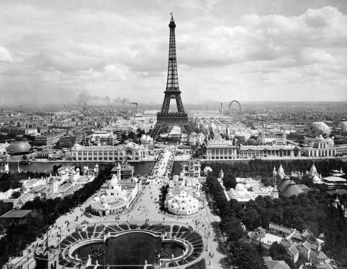World fair in Paris in 1900 : Champs de Mars with Eiffel Tower od 