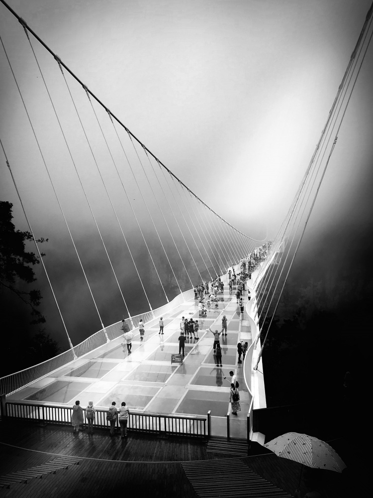 Crossing the bridge od Olavo Azevedo