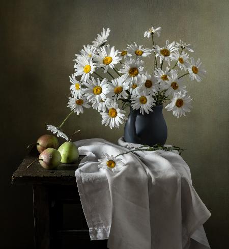 Still life with daisies and pears