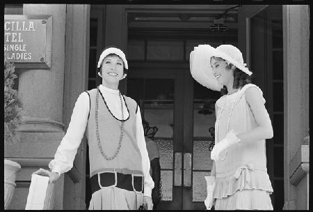 Julie Andrews and Mary Tyler Moore on the set of Thoroughly Modern Millie