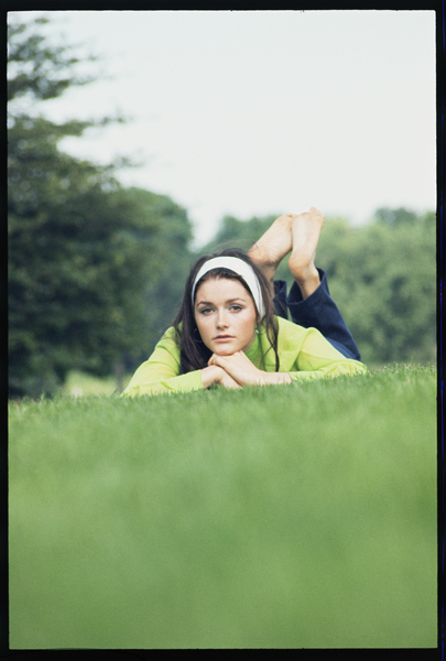 Margot Kidder on the grass od Orlando Suero