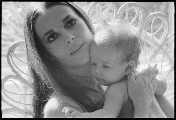 Natalie Wood with daughter od Orlando Suero