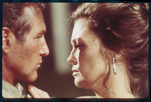 Paul Newman and Faye Dunaway on set of Towering Inferno od Orlando Suero