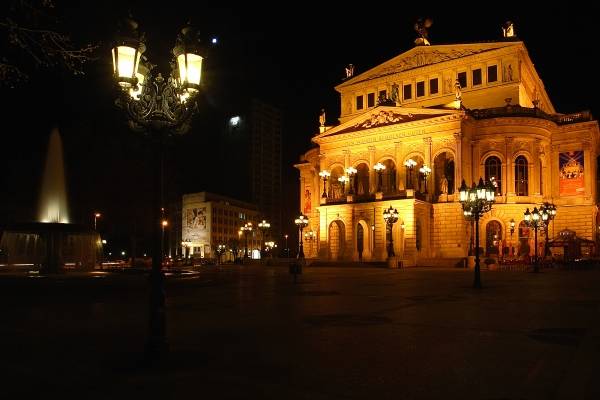 Alte Oper und Opernplatz bei Nacht od 