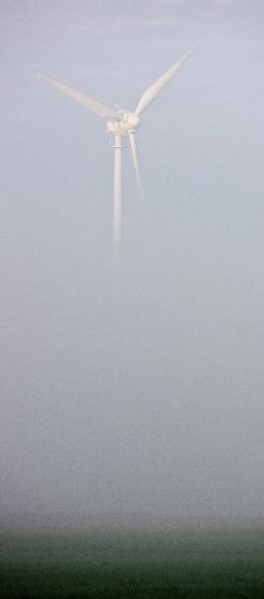 Windrad im Nebel od Patrick Pleul