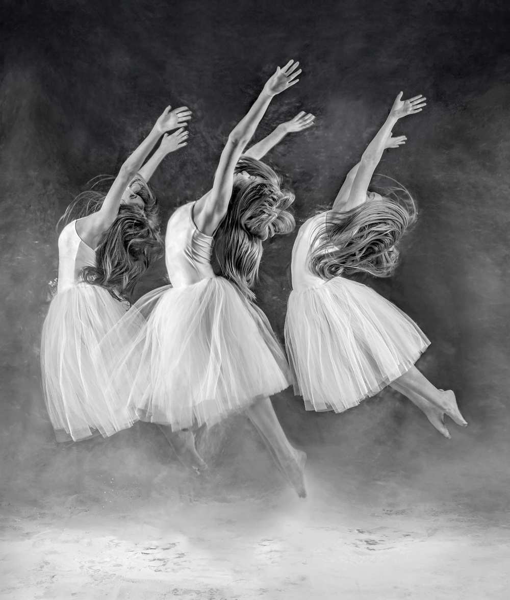 The Three Dancers od Pauline Pentony BA
