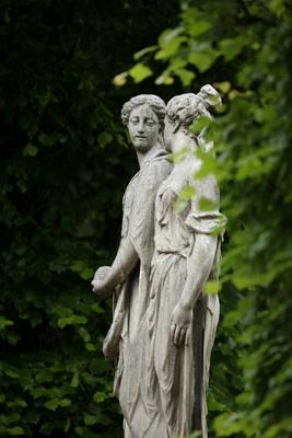 2 Statuen (Wien, Schönbrunn) od Peter Wienerroither