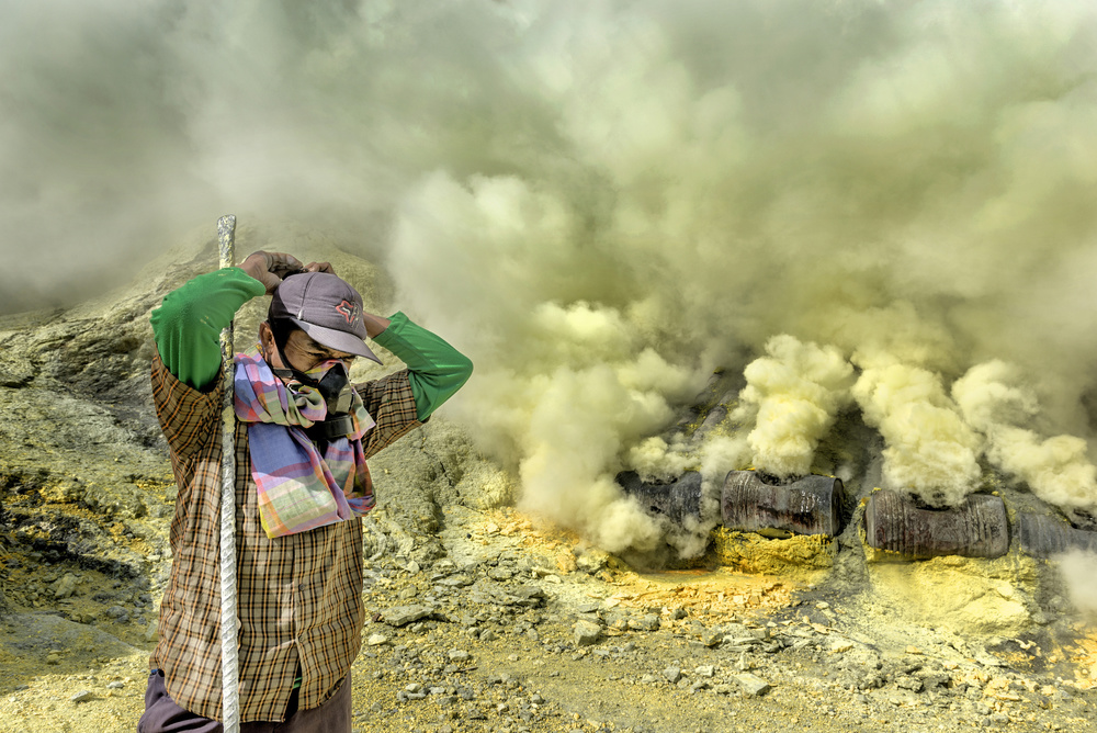 sulphur miner wearing mask od PRADEEP RAJA