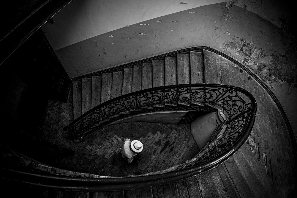 Gypsy and Spiral Staircase 1 od RABIA BASHA ARTIST