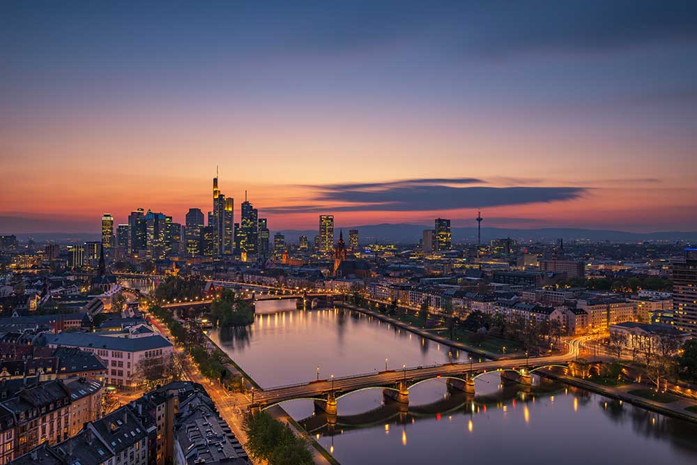 Frankfurt Skyline at sunset od Robin Oelschlegel