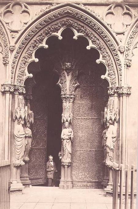 The West Porch, Litchfield Cathedral od Roger Fenton