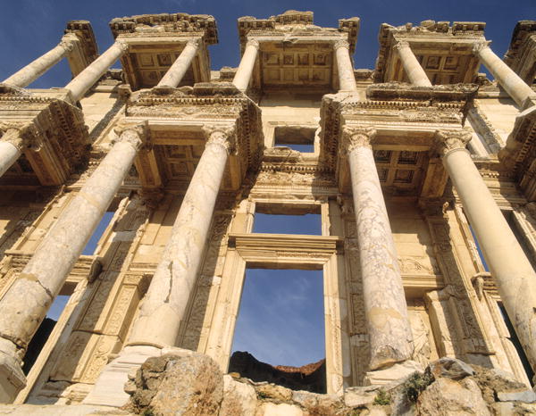 The Celsus Library, built in AD 135 (photo)  od Roman