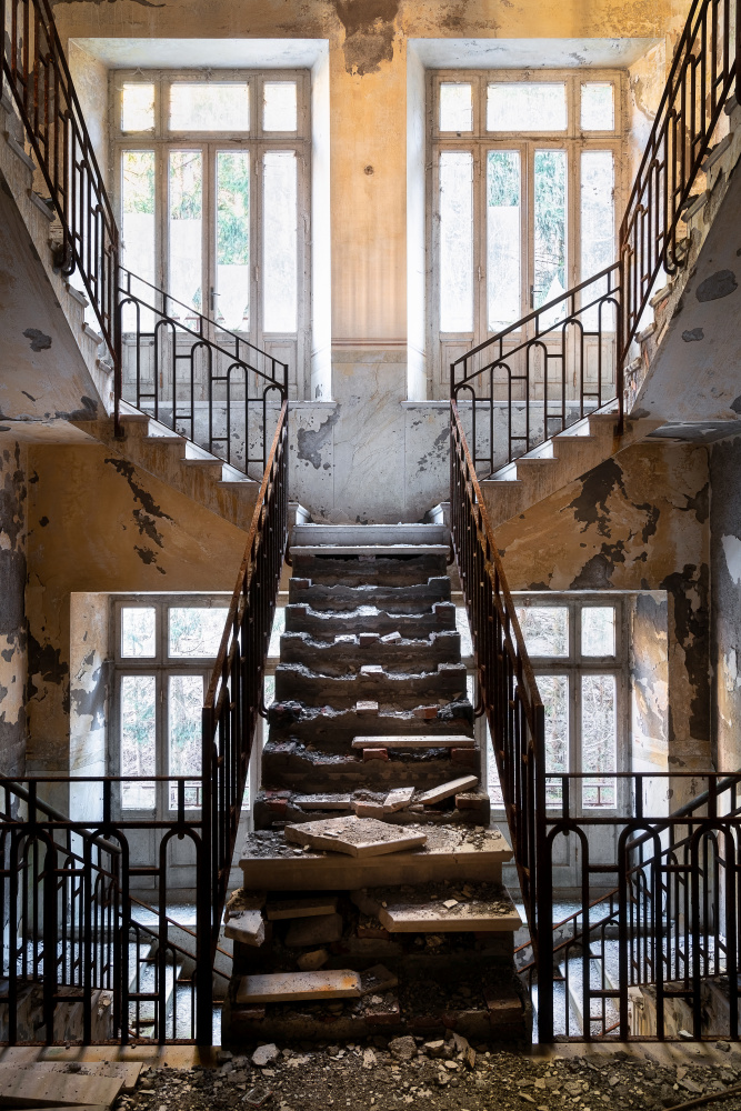 Broken Staircase od Roman Robroek