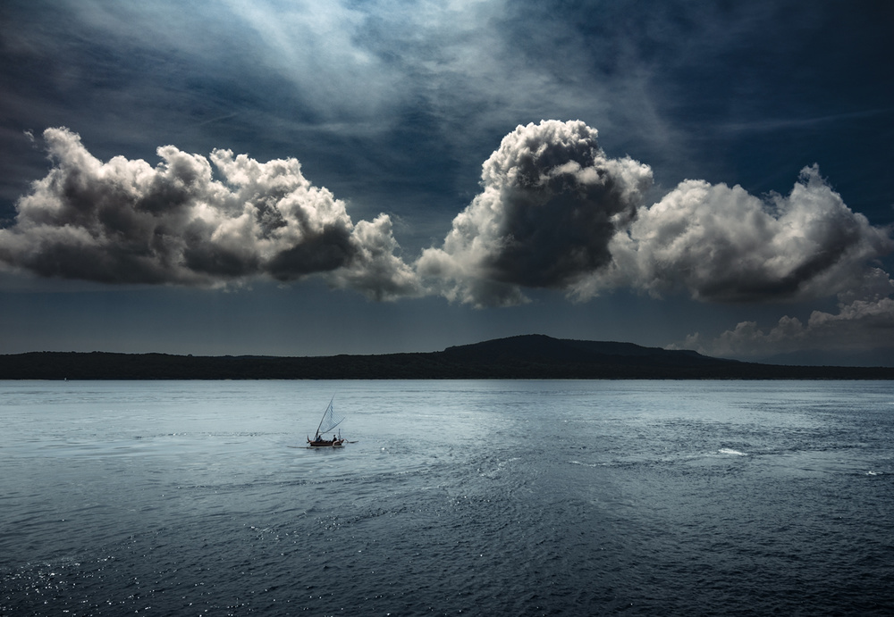 Sailing on the blue ocean od Rudi Gunawan