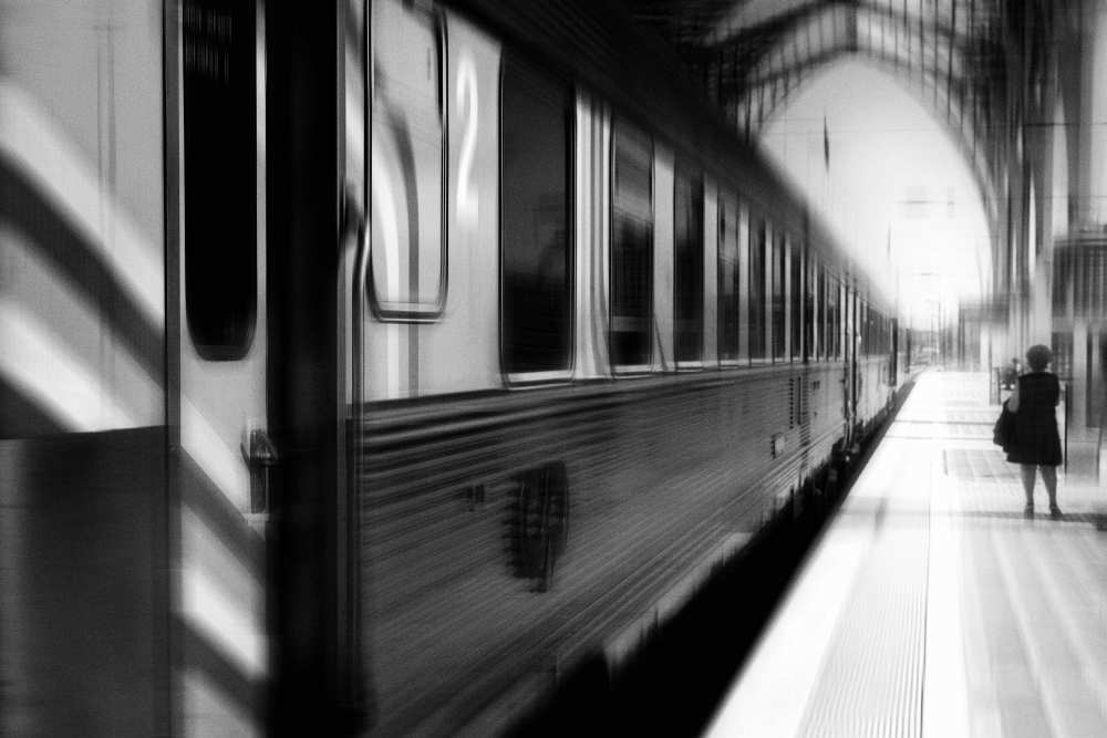 last train leaving paris od Rui Correia
