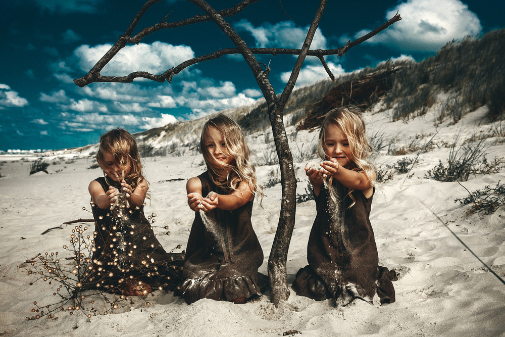 Daughters of the Sand od Ruslan Bolgov (Axe)