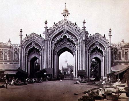 Gateway of the Hoospinbad Bazaar od Samuel Bourne