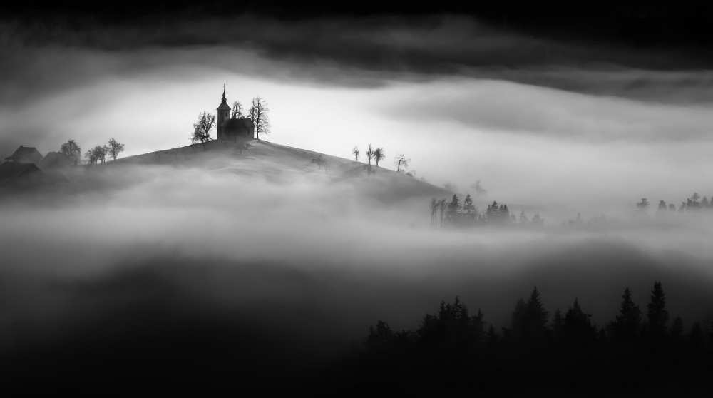 Above the mist od Sandi Bertoncelj