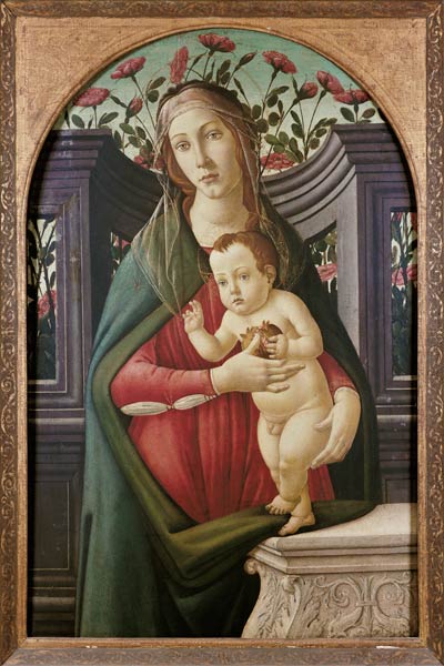 Madonna with child in a niche decorated with roses od Sandro Botticelli