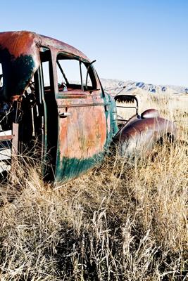 abandoned car rural Wyoming od Sascha Burkard