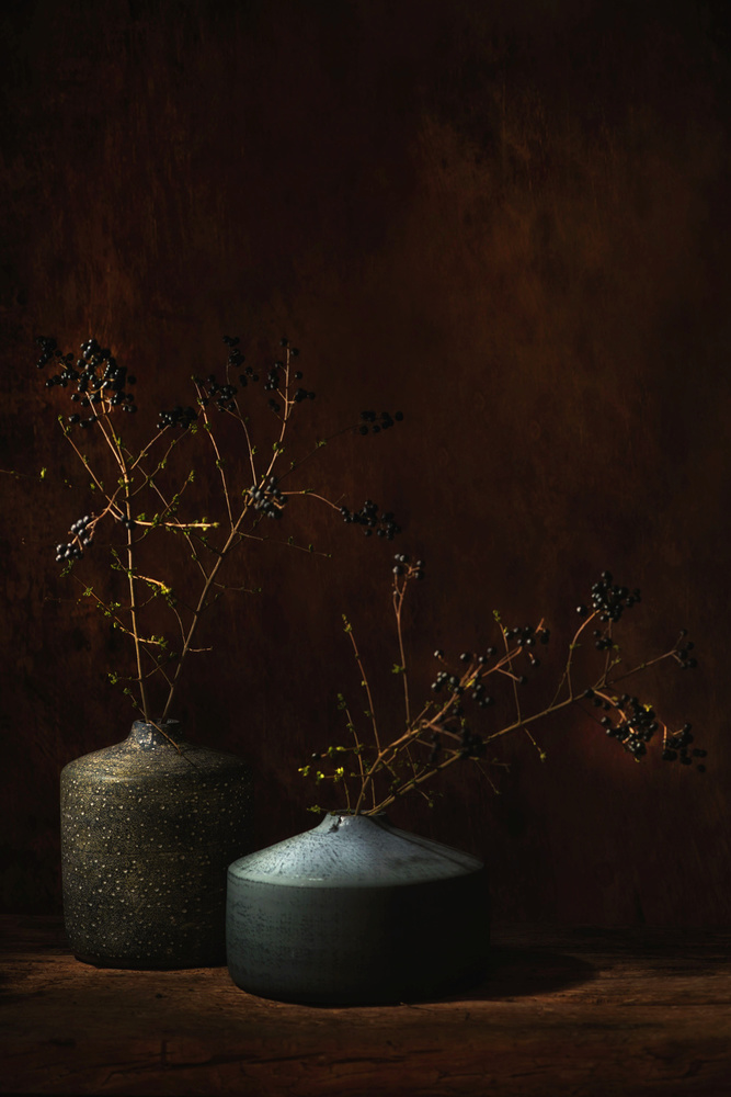 Still life with black berries od Saskia Dingemans