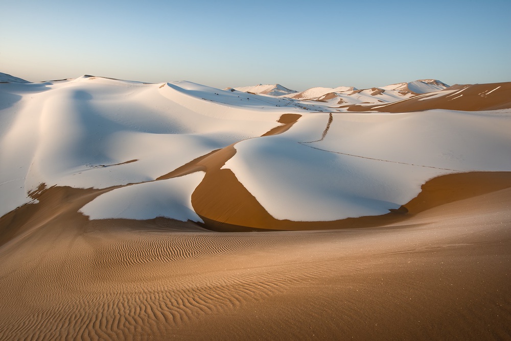 Badain Jaran Desert od Shanyewuyu