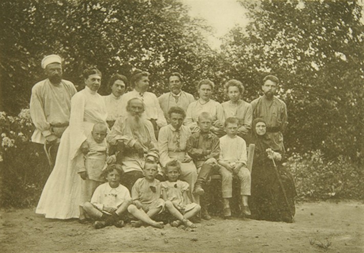 Leo Tolstoy with his Family in Yasnaya Polyana od Sophia Andreevna Tolstaya