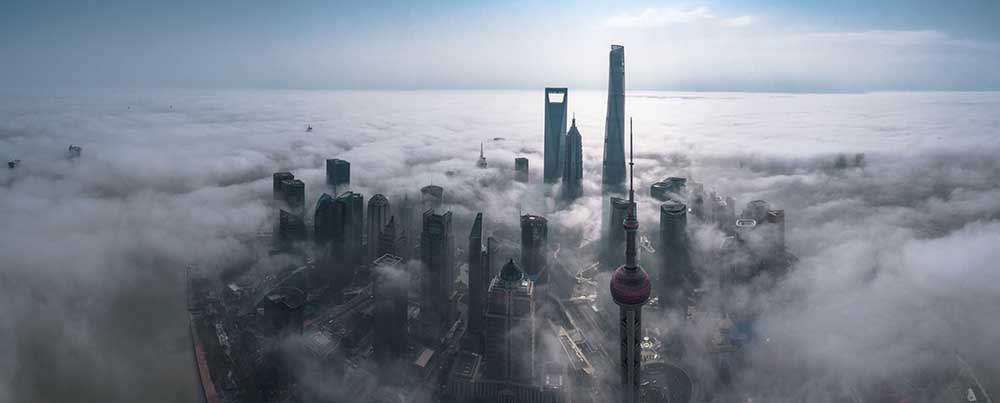 Shanghai in the fog from above od Stan Huang