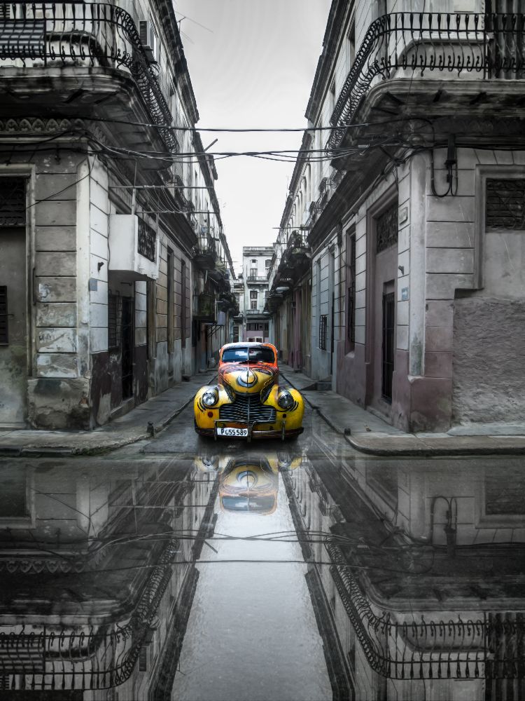 Classic old car in Havana, Cuba od Svetlin Yosifov