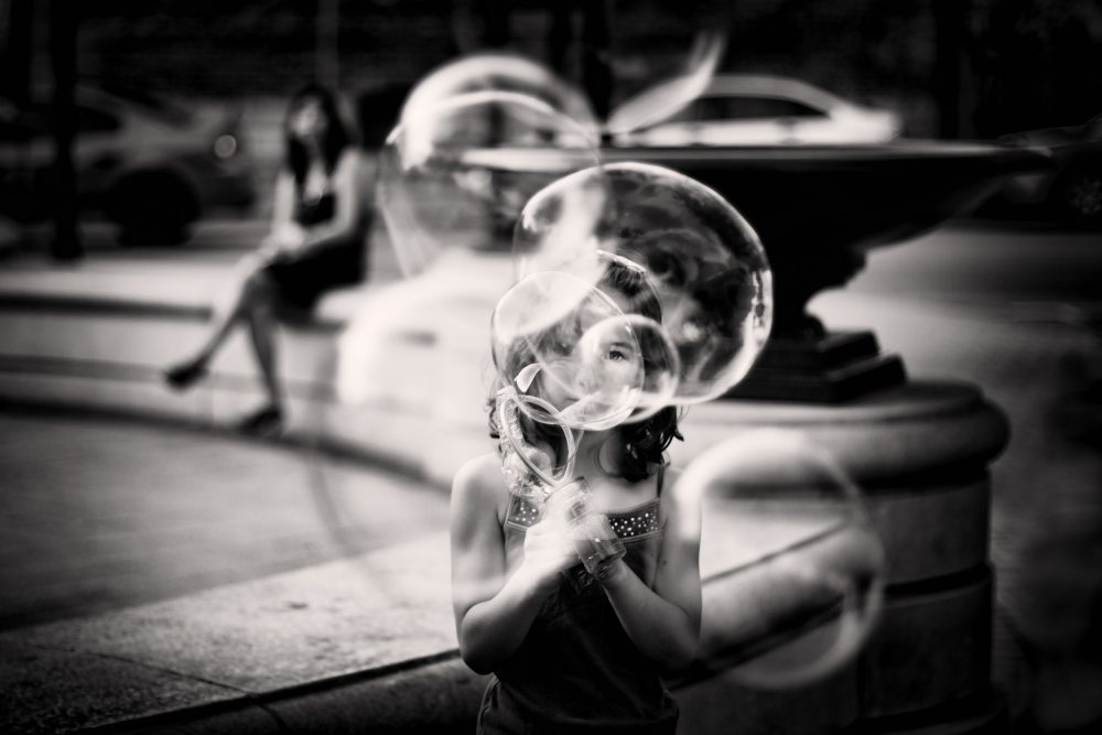 Rose-tinted bubbles od Tatiana Avdjiev