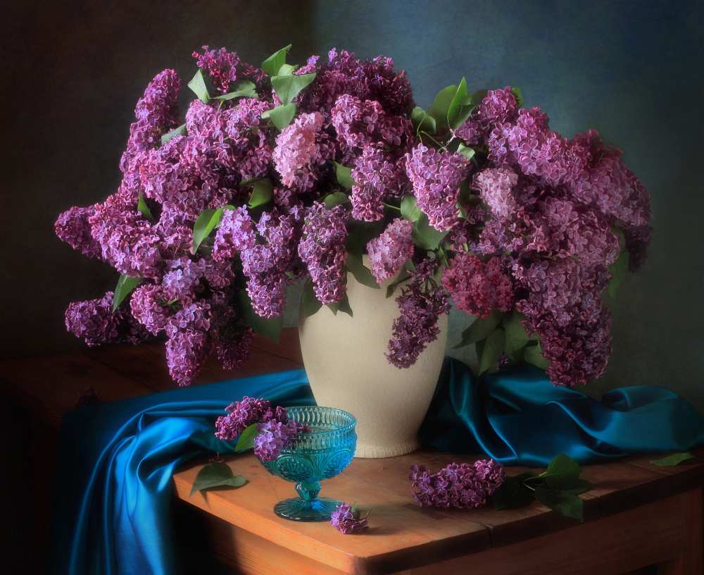Still life with fragrant lilac od Tatiana Skorohod
