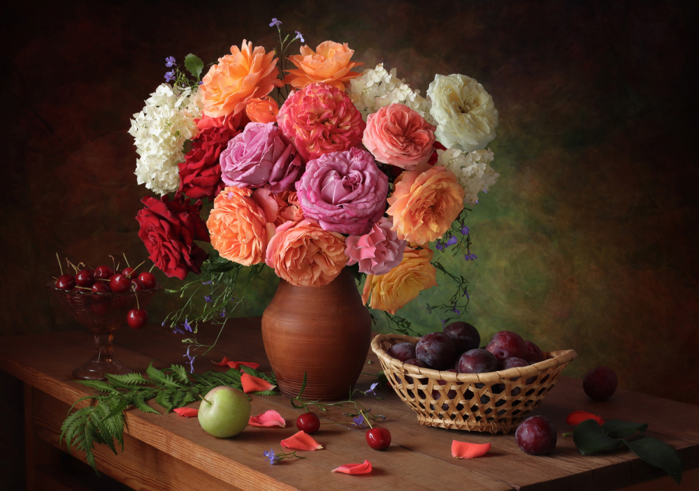Still life with a bouquet of roses and plums od Tatyana Skorokhod (Татьяна