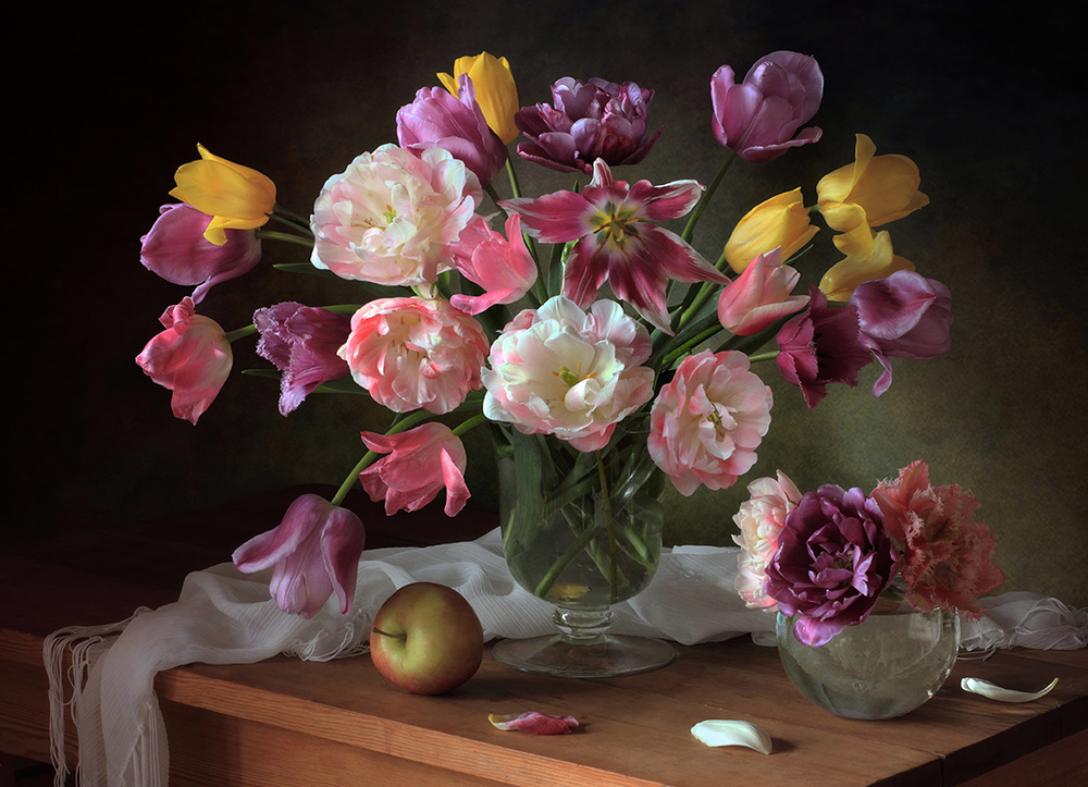 Still life with a bouquet of tulips od Tatyana Skorokhod (Татьяна