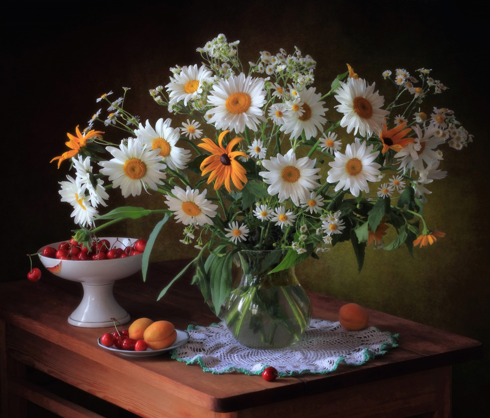 Still life with daisies and berries od Tatyana Skorokhod (Татьяна