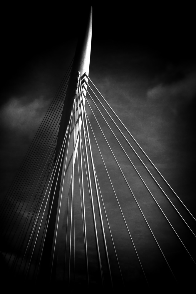 Bridge pylon od Theo Luycx